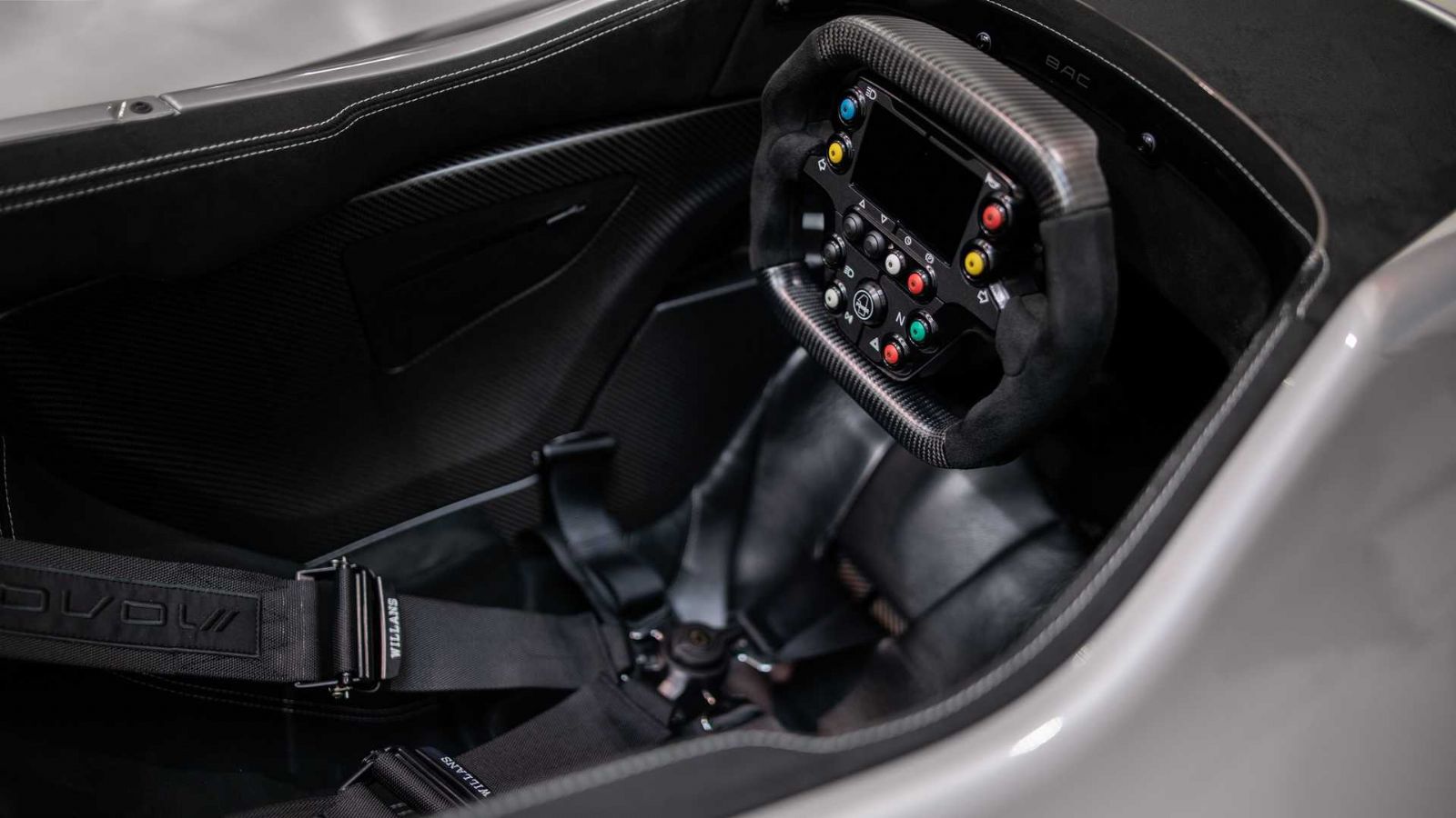 Το ενημερωμένο BAC Mono κυκλοφορεί στην αγορά της Βρετανίας με τιμή 165.950 λίρες, δηλαδή περίπου 190.850 ευρώ.  